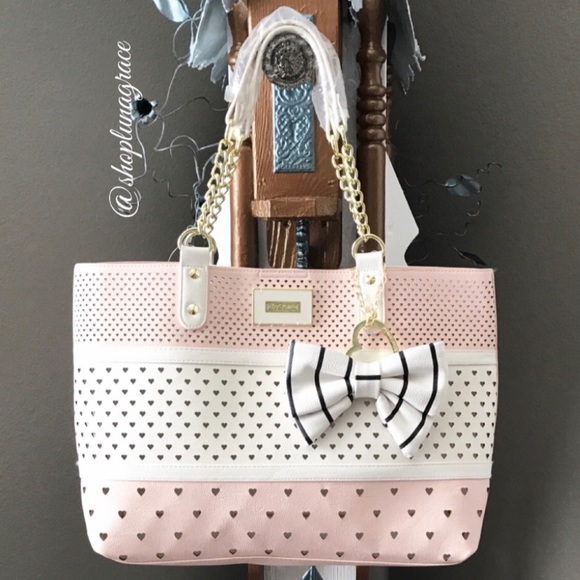 Betsey Johnson Handbags - 🆕 Betsey Johnson Blush Pouch To Go Bag